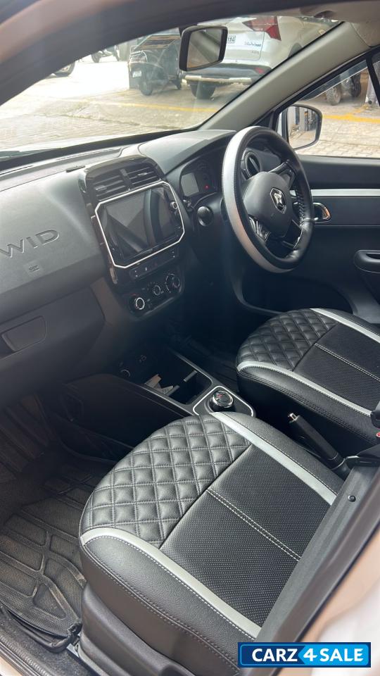 White & Black Dual Tone Renault Kwid Climber AMT Optional Dual Tone