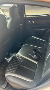 White & Black Dual Tone Renault Kwid Climber AMT Optional Dual Tone