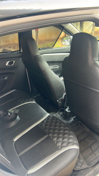 White & Black Dual Tone Renault Kwid Climber AMT Optional Dual Tone