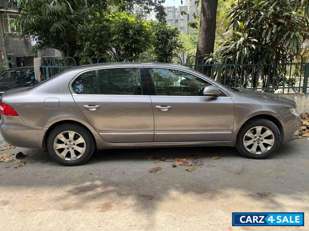 Amethyst Royal Skoda Superb 1.8 Elegance MT