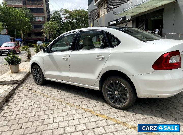 White Skoda Rapid Automatic 1.6MPI Elegance