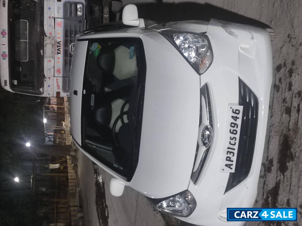 White Hyundai Eon Era plus