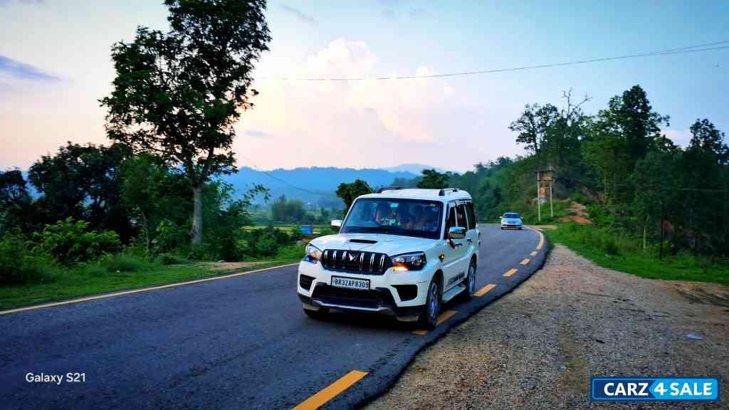 White Mahindra Scorpio Classic S MT