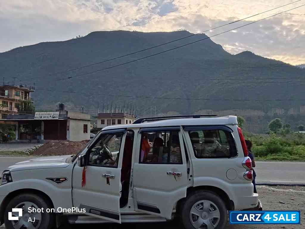 White Mahindra Scorpio Classic S MT