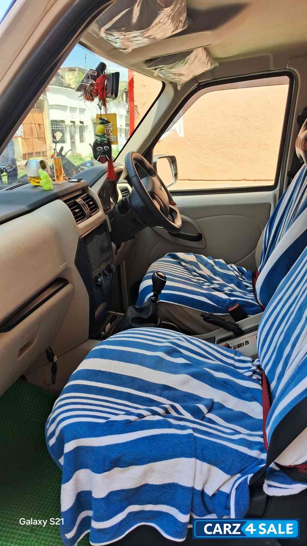 White Mahindra Scorpio Classic S MT