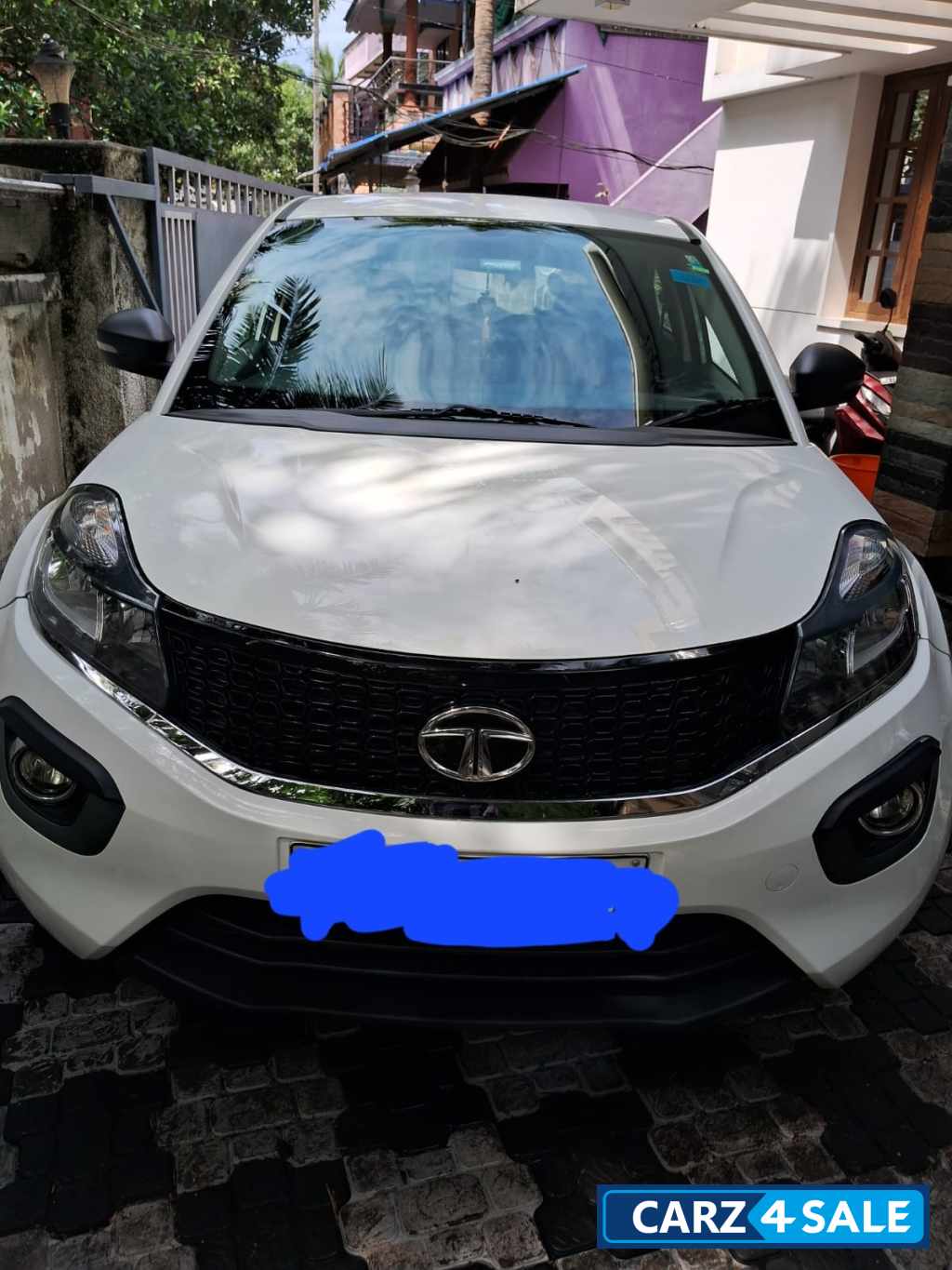 White Tata Nexon XMA