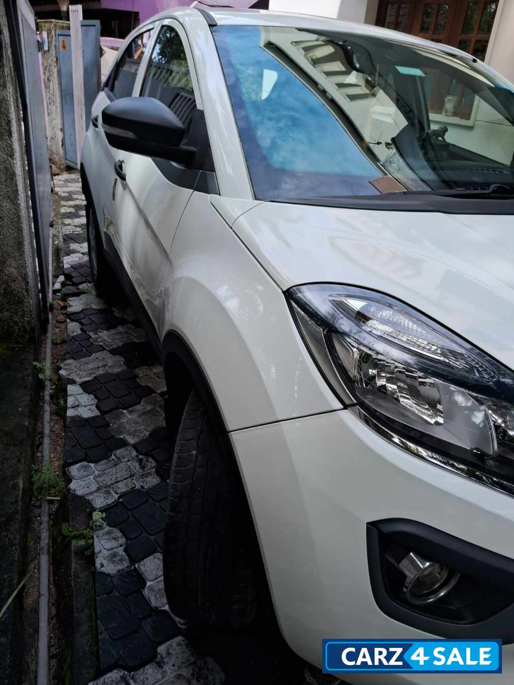 White Tata Nexon XMA
