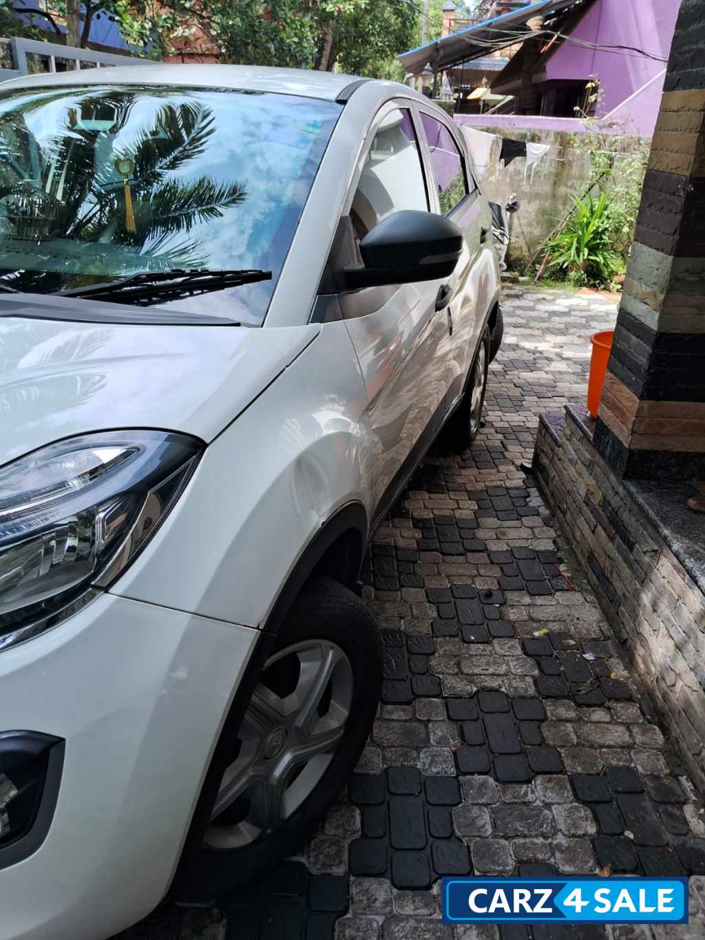 White Tata Nexon XMA