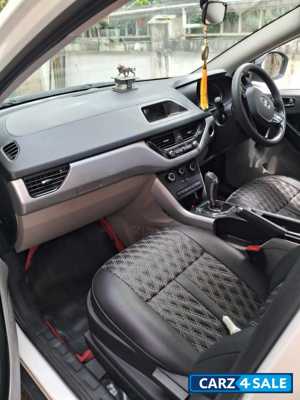 White Tata Nexon XMA