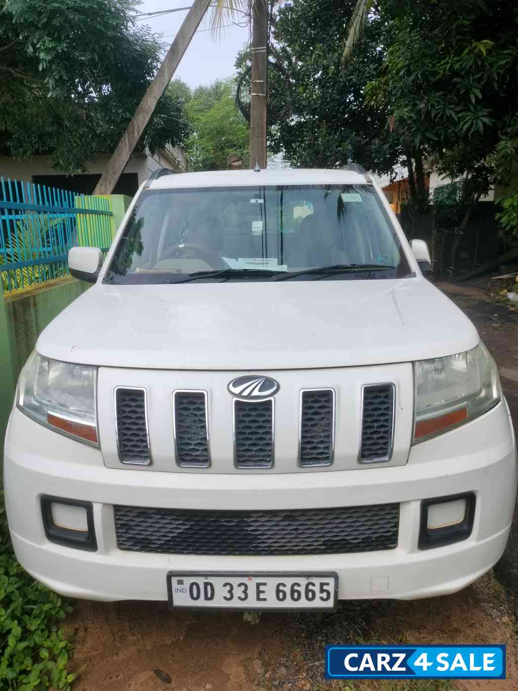 Mahindra TUV300 T6+
