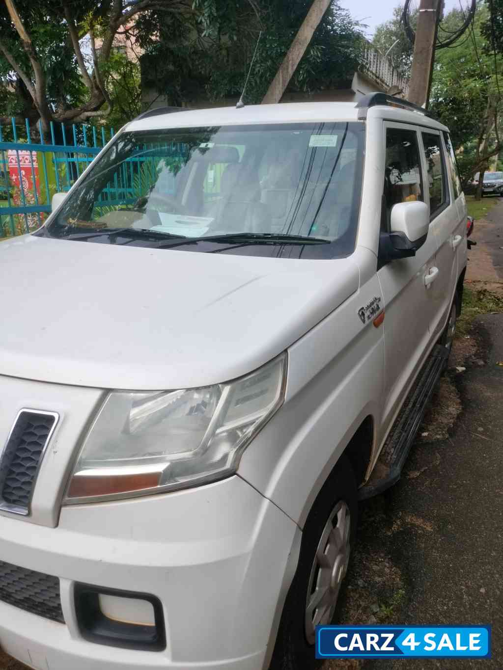 Mahindra TUV300 T6+