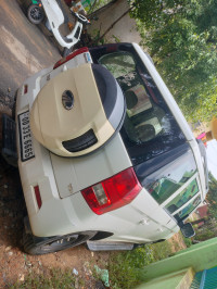 Mahindra TUV300 T6+