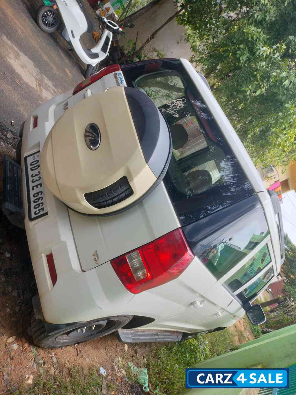 Mahindra TUV300 T6+