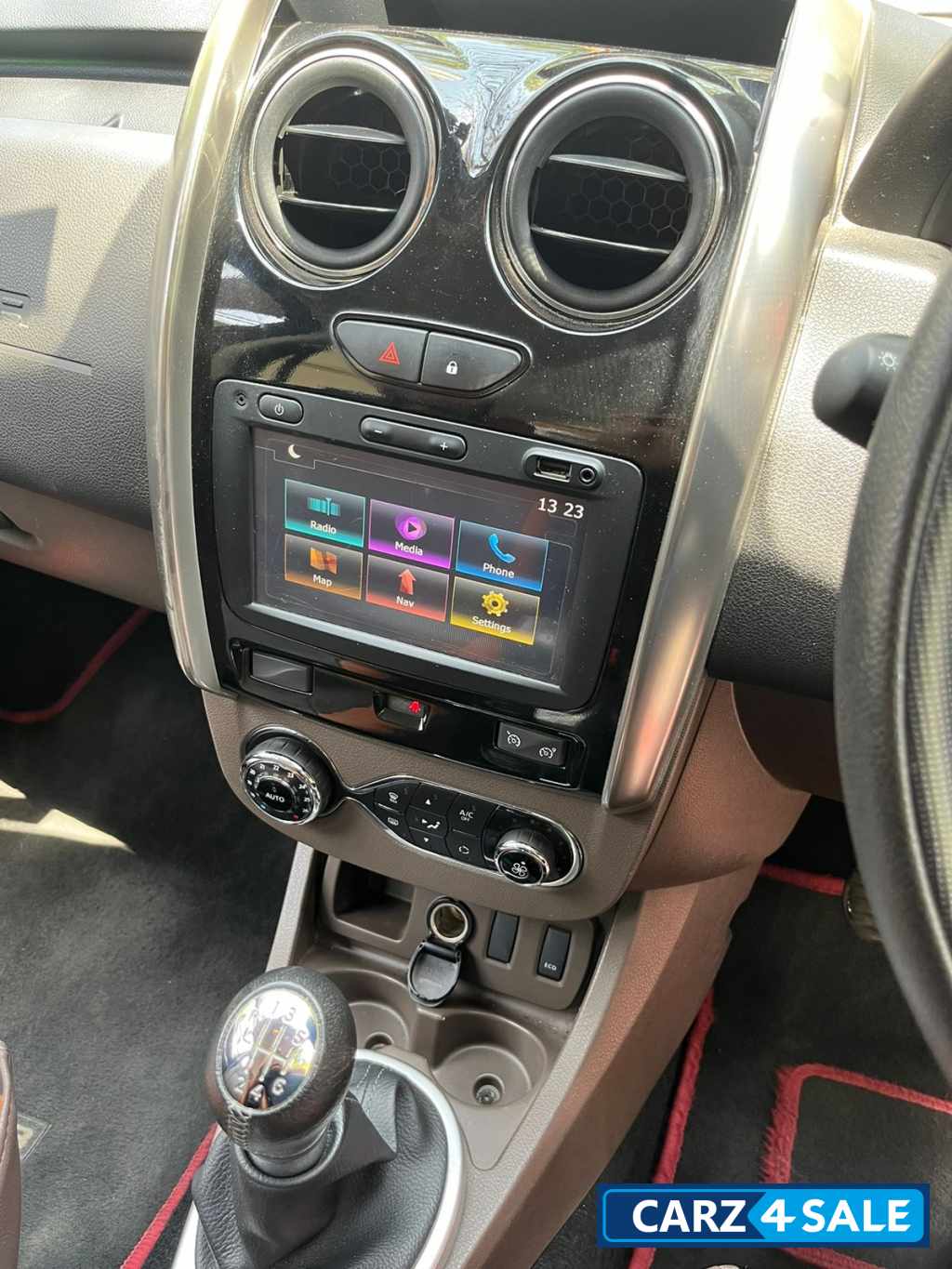 Canyane Orange Renault Duster 110 PS RXZ Diesel MT