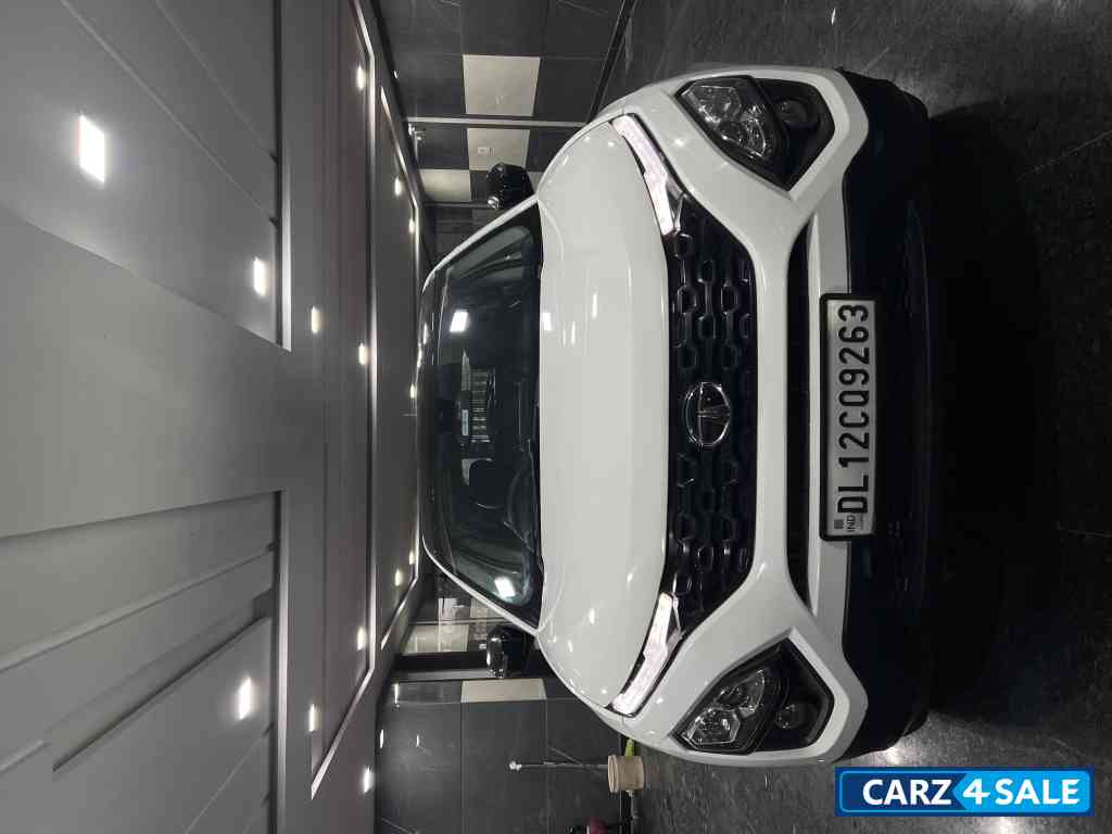 White Tata Harrier XT