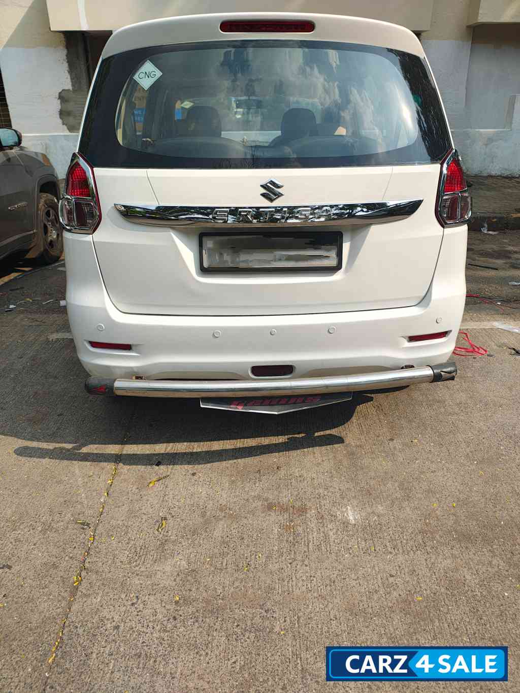 White Maruti Suzuki Ertiga VXI CNG