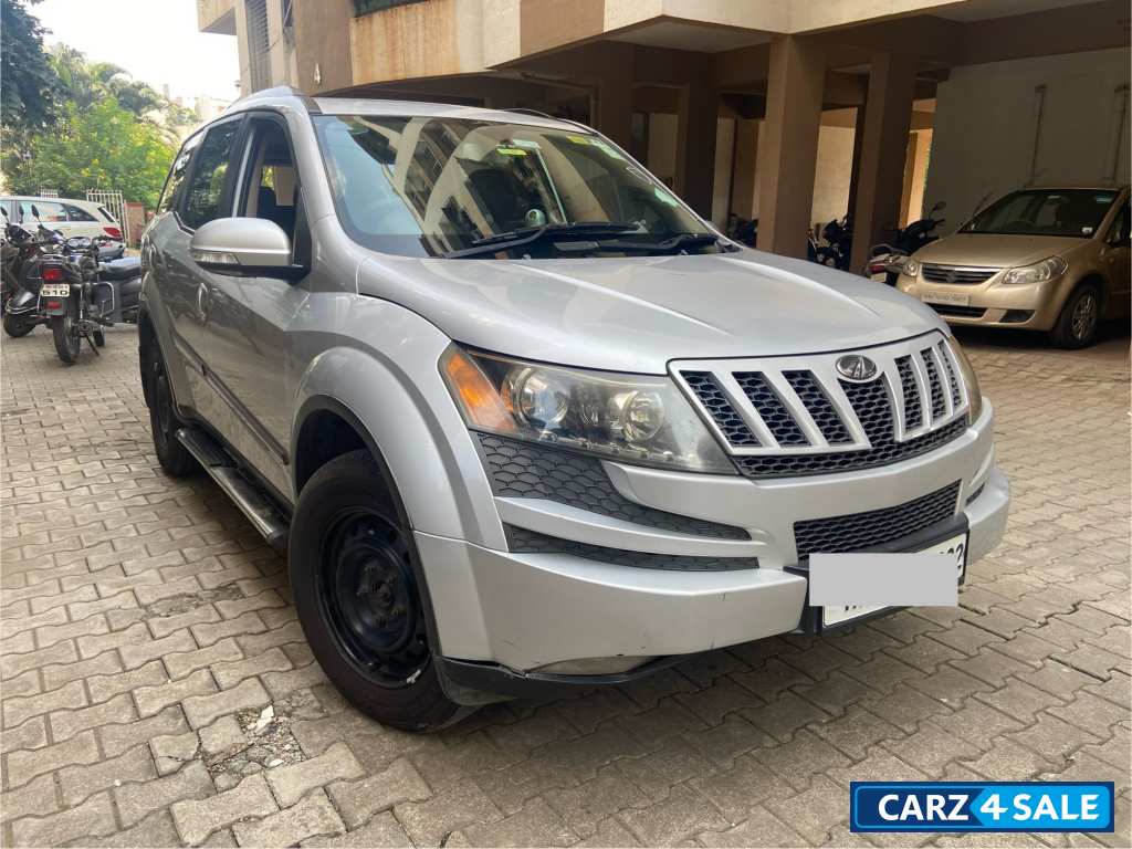 Silver Gray Mahindra XUV 500 W6