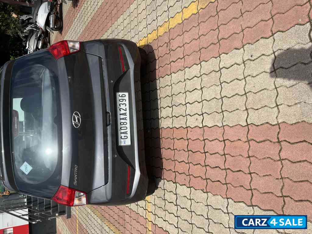 Grey Hyundai Santro CNG