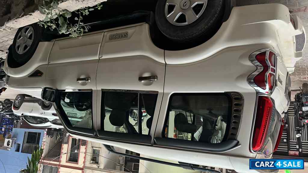 White Mahindra Scorpio S6 Plus