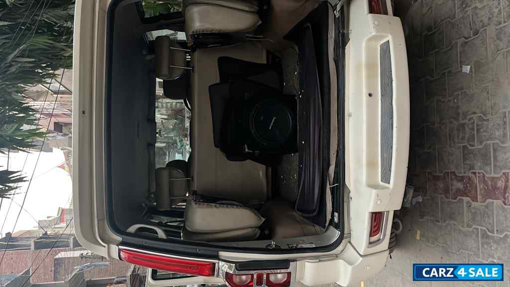 White Mahindra Scorpio S6 Plus