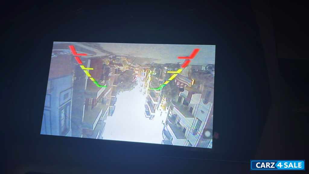 White Mahindra Scorpio S6 Plus