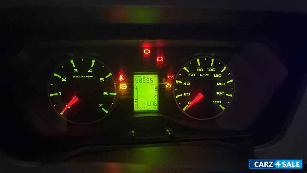 White Mahindra Scorpio S6 Plus