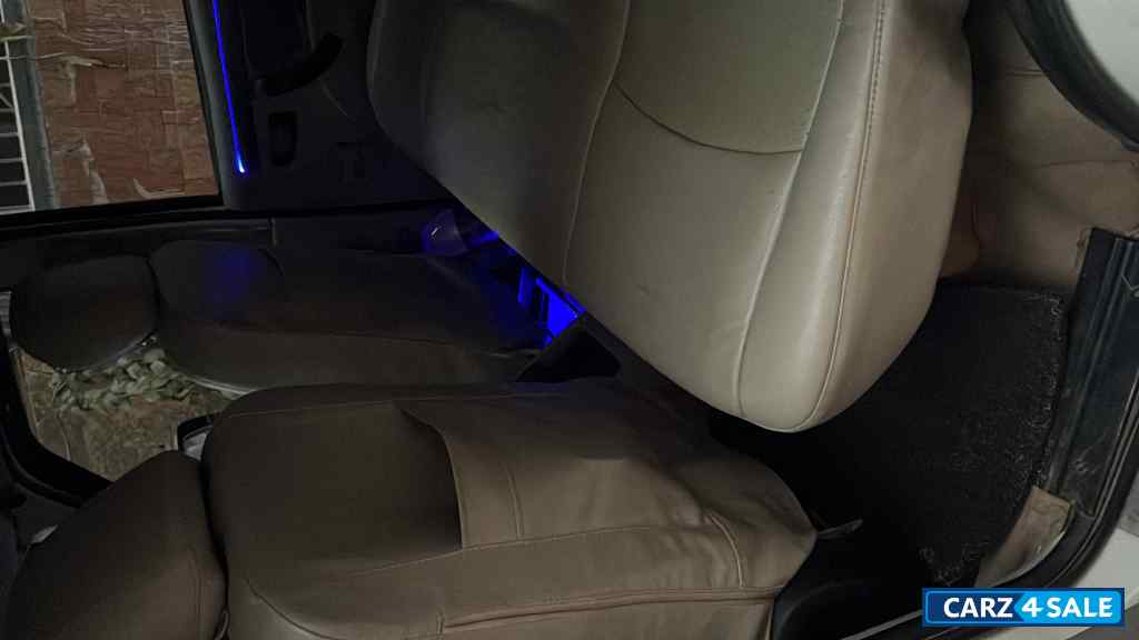 White Mahindra Scorpio S6 Plus