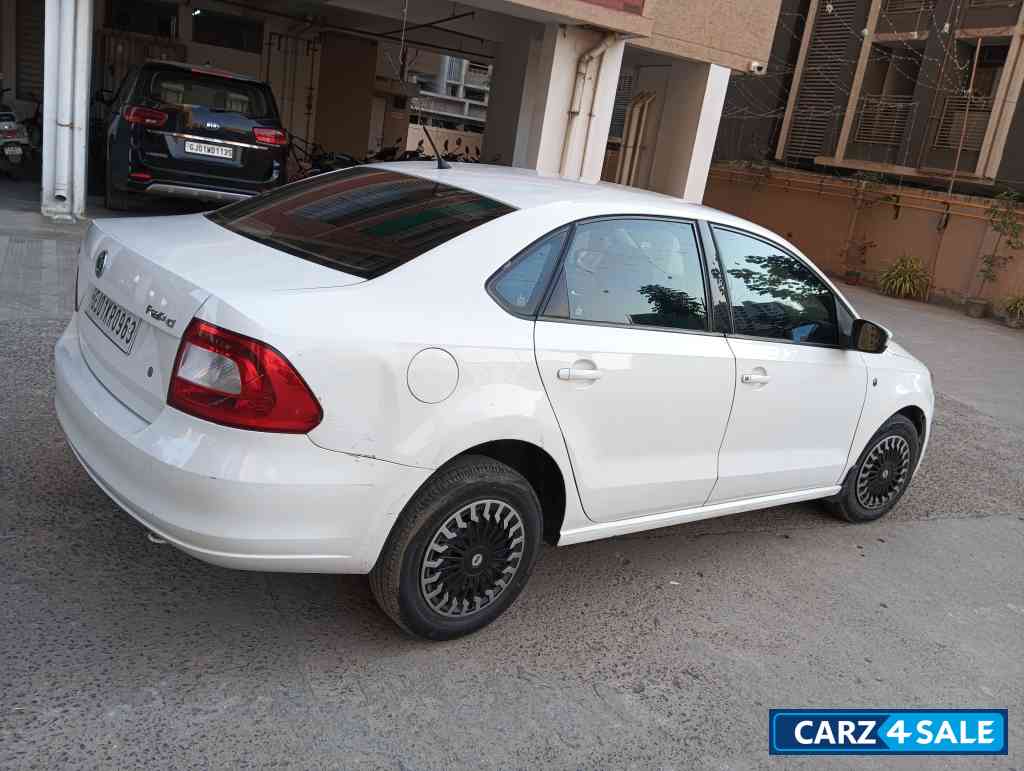 White Skoda Rapid Active TDI