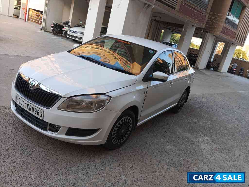 White Skoda Rapid Active TDI