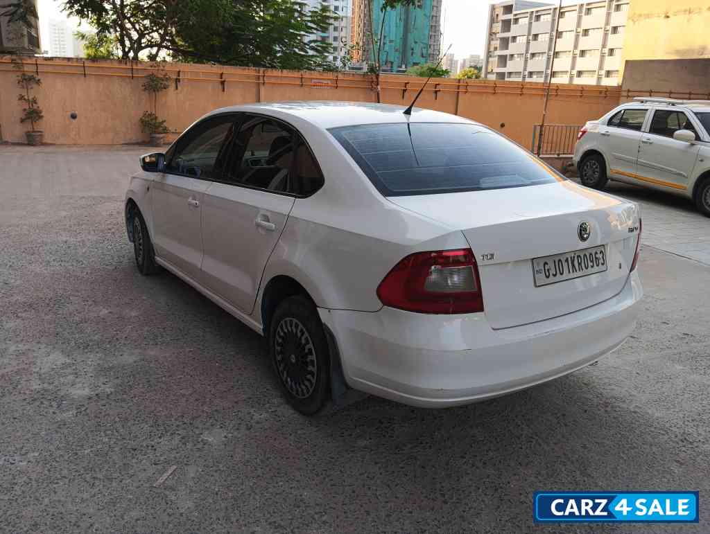 White Skoda Rapid Active TDI