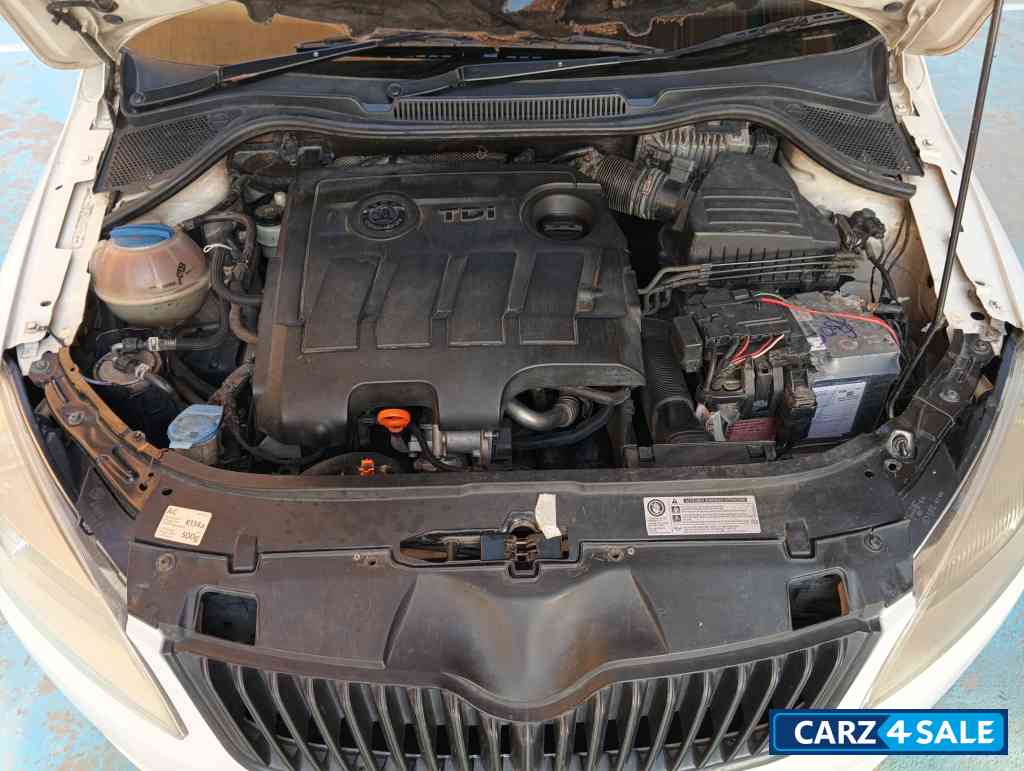 White Skoda Rapid Active TDI