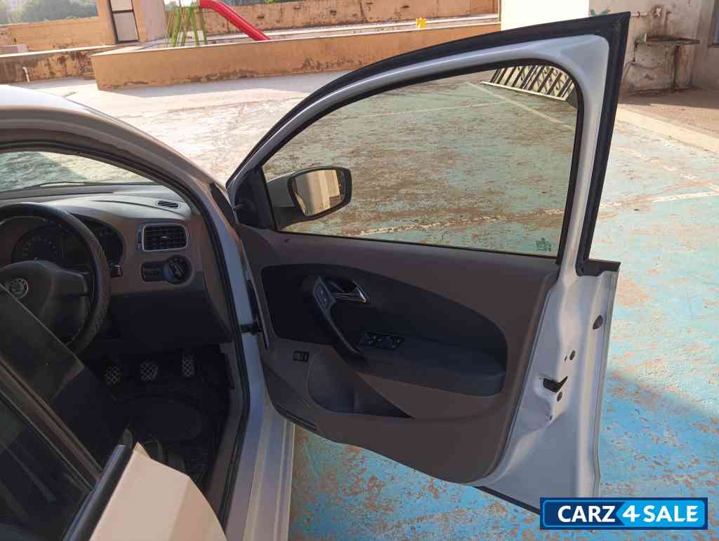 White Skoda Rapid Active TDI