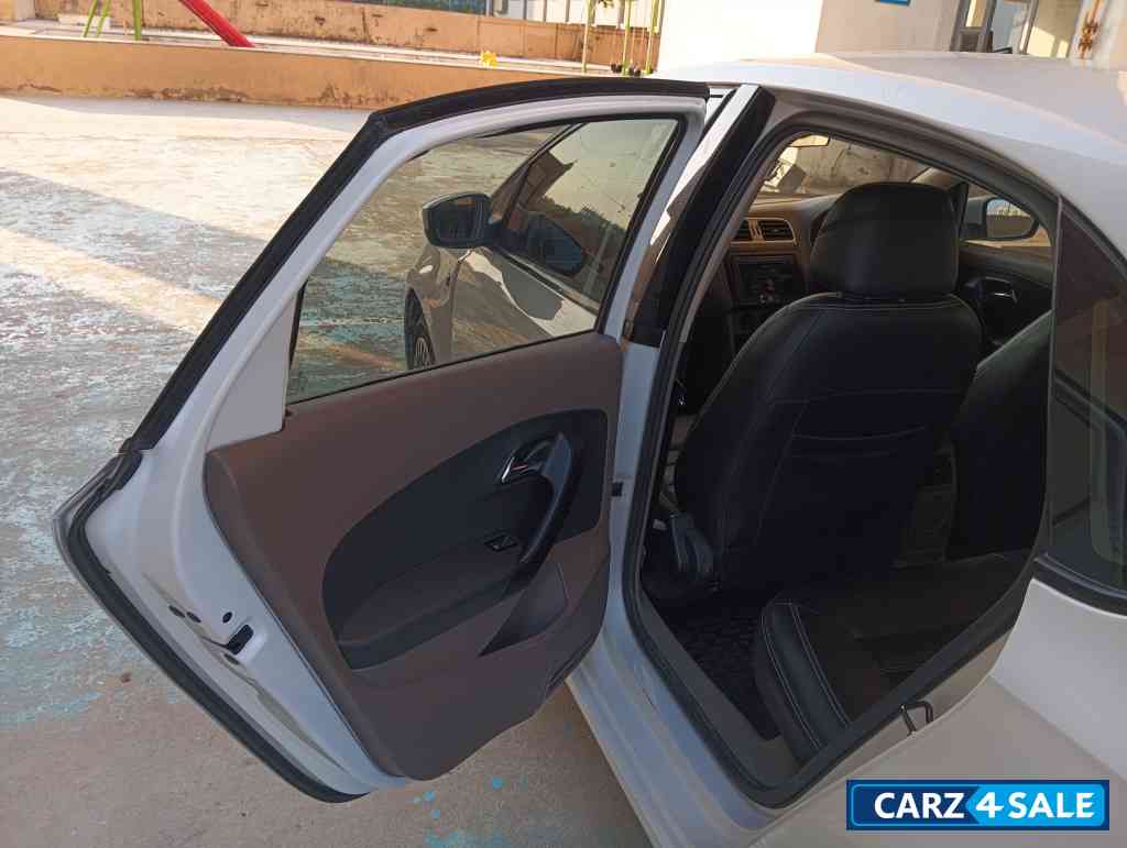 White Skoda Rapid Active TDI