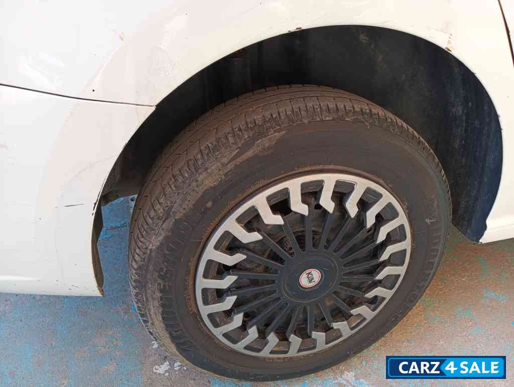 White Skoda Rapid Active TDI