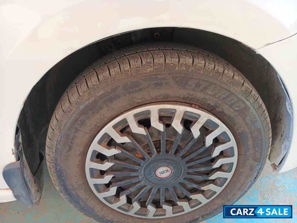 White Skoda Rapid Active TDI