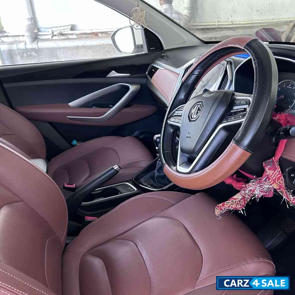 White MG Hector Plus Select