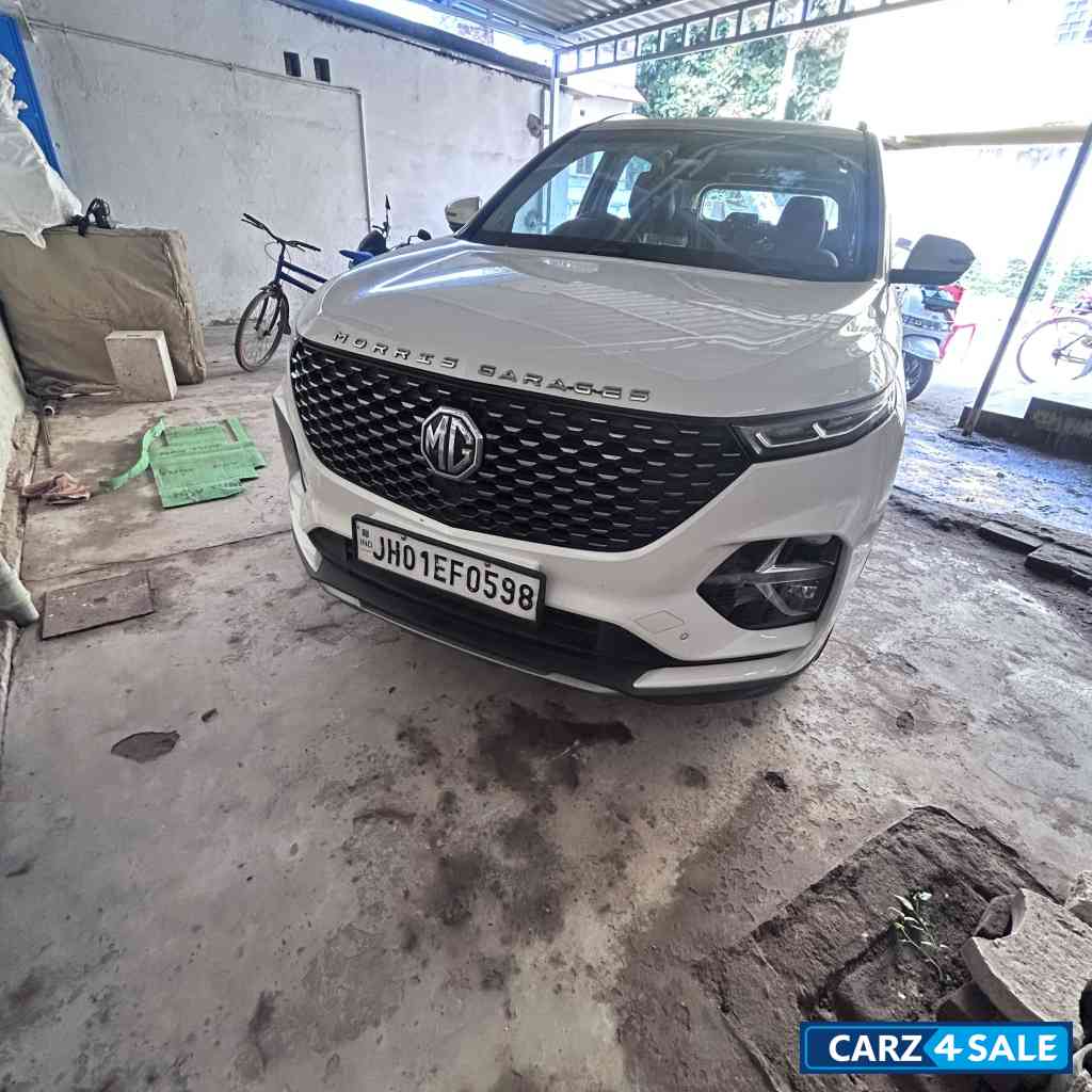 White MG Hector Plus Select