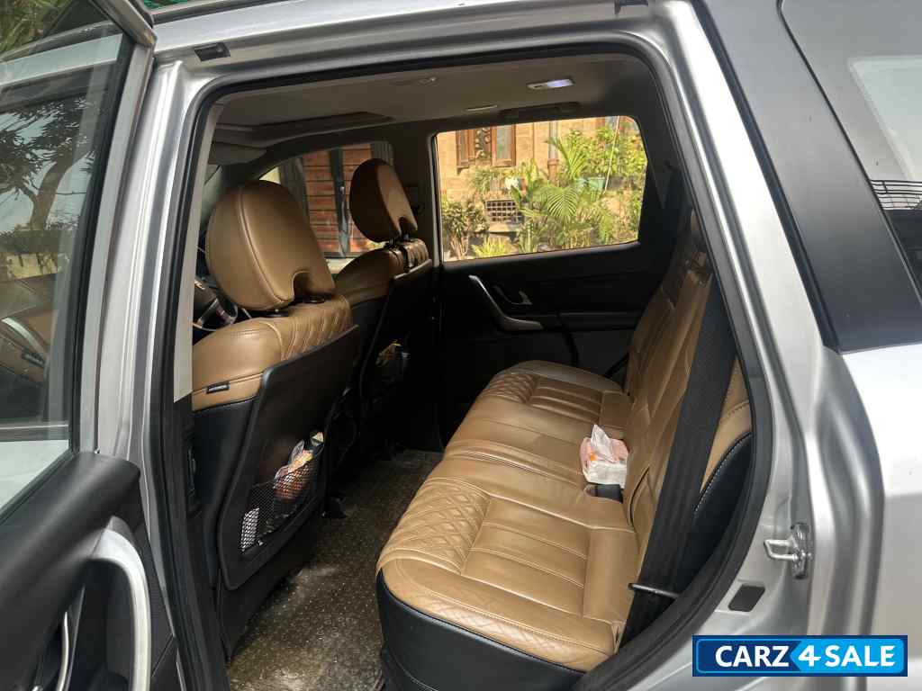 Mahindra XUV 500 W11 AWD AT