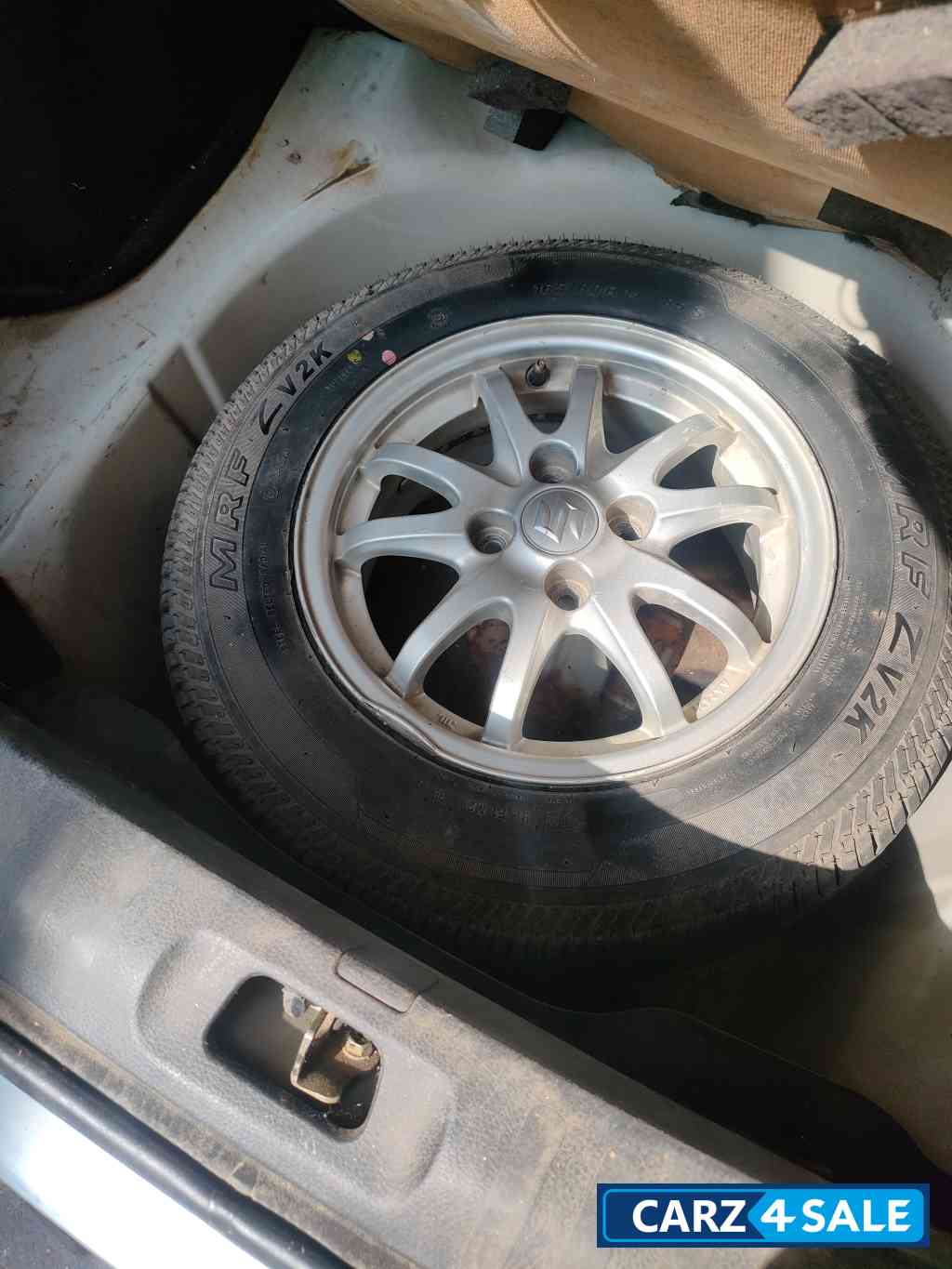 White Maruti Suzuki Dzire Vdi