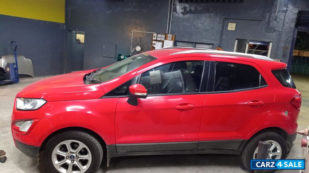Red Ford Ecosport Titanium+MT