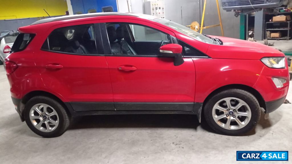 Red Ford Ecosport Titanium+MT