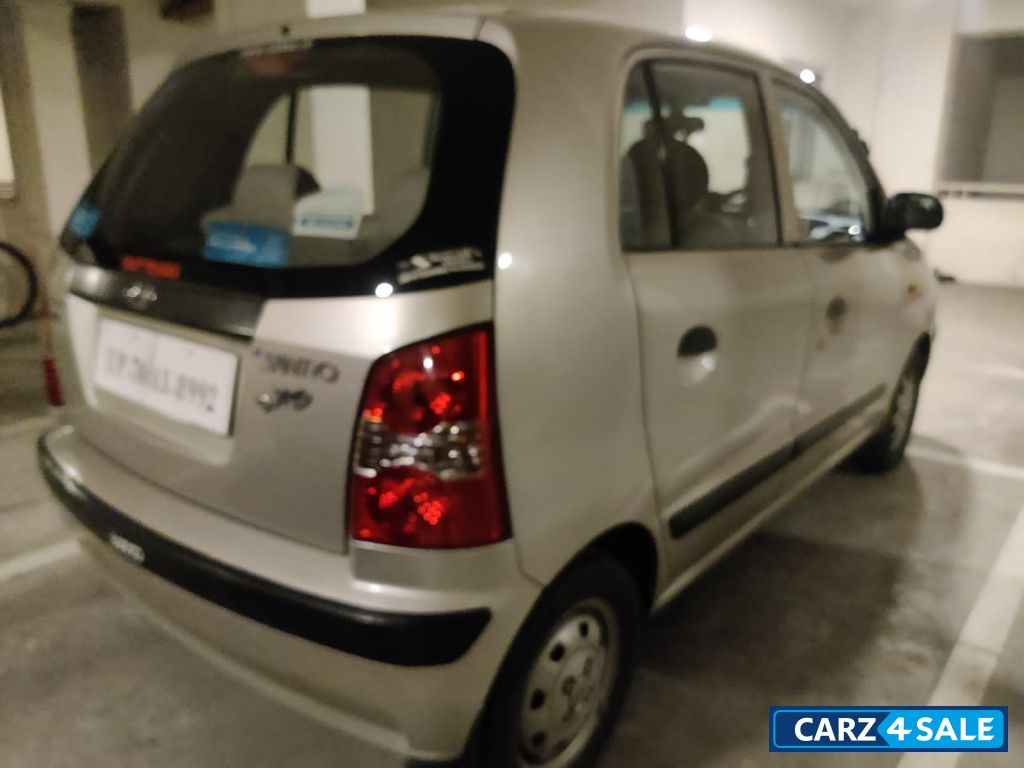 Off White Hyundai Santro GLS
