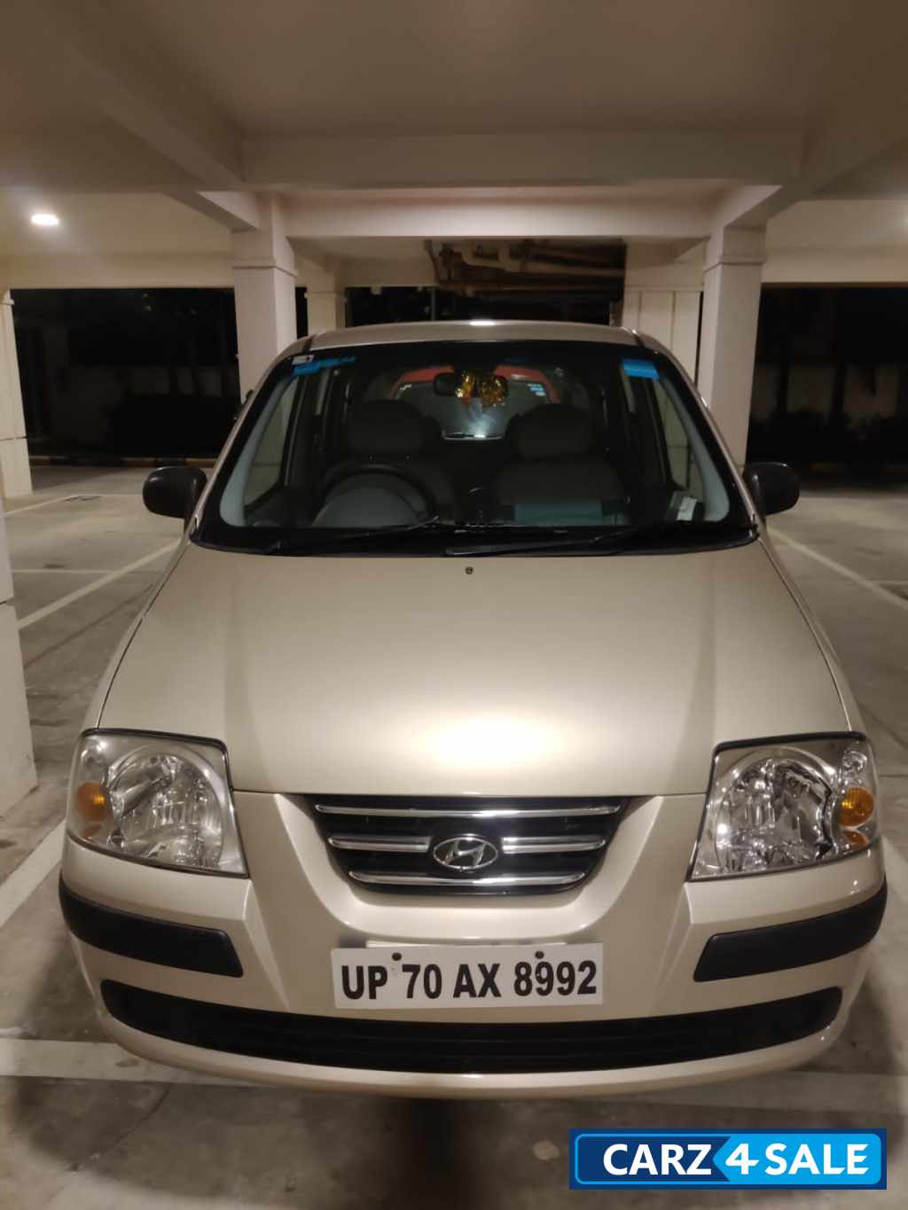 Off White Hyundai Santro GLS