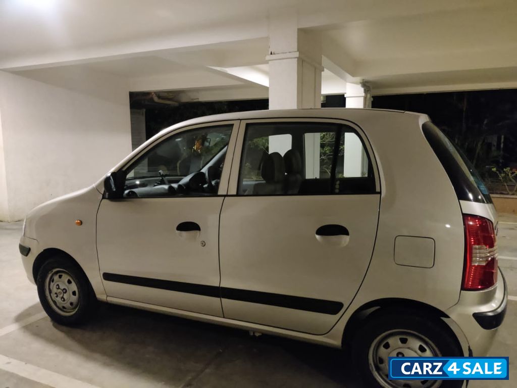 Off White Hyundai Santro GLS