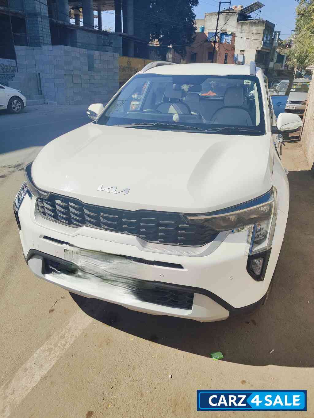 White Kia Sonet HTK 1.2