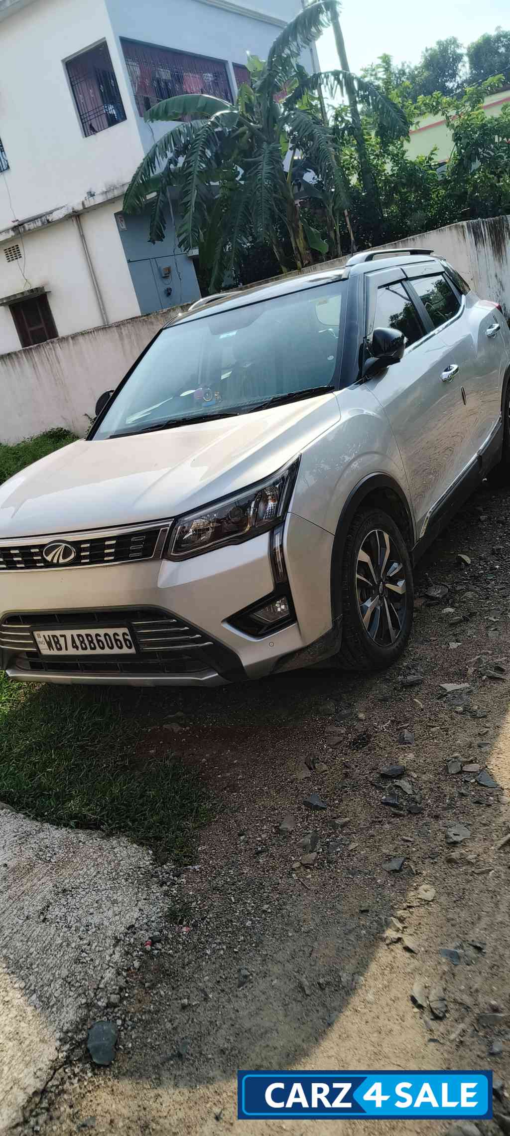 Mahindra XUV300 W8 optional
