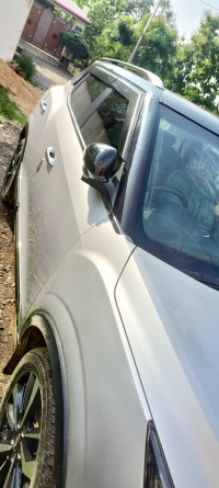 Mahindra XUV300 W8 optional