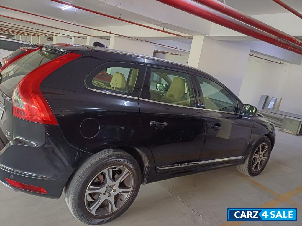 Black Sapphire Volvo XC60 D5