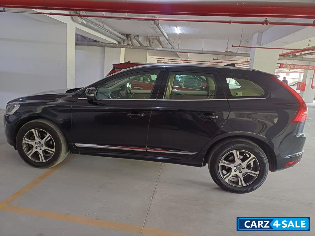 Black Sapphire Volvo XC60 D5