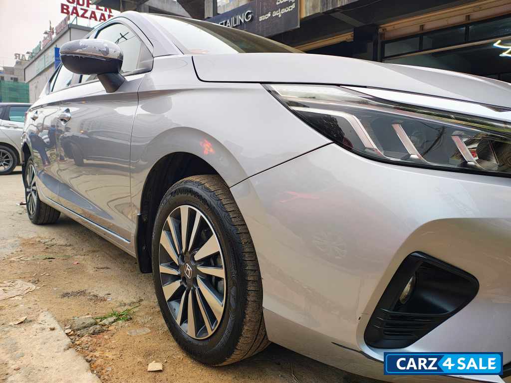 Silver Honda City V MT